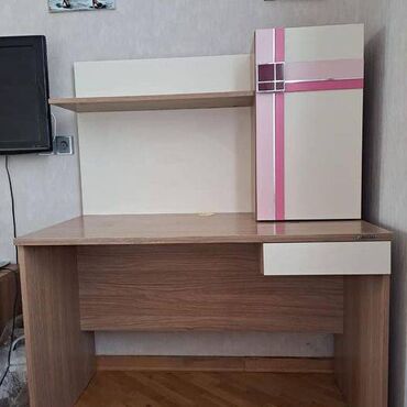 Для девочки, Б/у, С выдвижными ящиками, Письменный стол, Без стульев