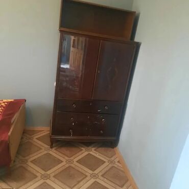 Dolablar: Açılan, 2 qapılı Düz dolab, Bufet
