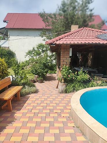 Продажа коттеджей и домов: Продается дом.На трассе Орто-сай.10 соток участок.Дом — 15