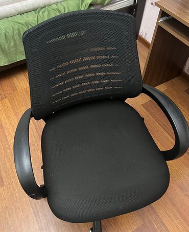 кресло офисное: *📌kreslo satilir*
*💸qiyməti 50₼*
*🏠ünvan Hövsan zu90*