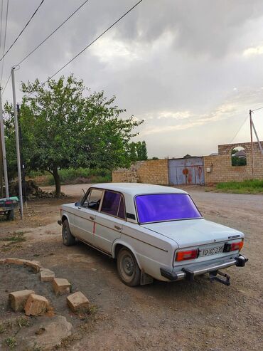 xezer lada lizing: Ağ rəngli Lada 2106 avtomobili, dörd qapılı sedan formasına malikdir