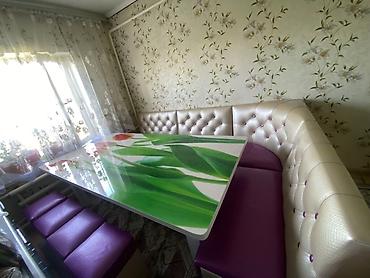 флористический стол: Прямоугольный кухонный стол с глянцевой поверхностью, украшенной — 4