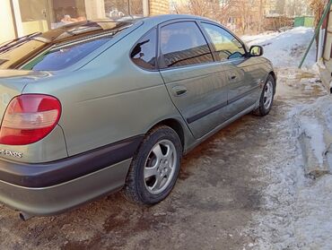 Toyota: Toyota Avensis: 2002 г., 1.8 л, Механика, Бензин, Хэтчбэк