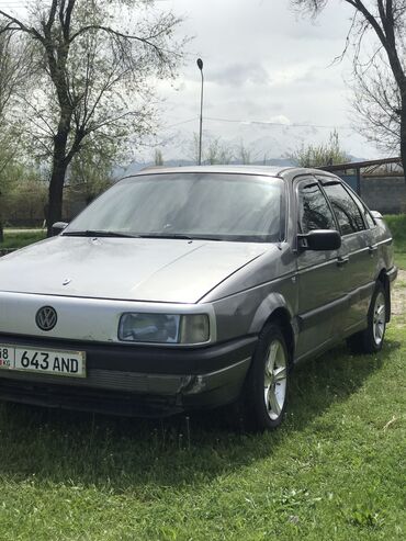 Volkswagen Passat: 1990 г., 1.8 л, Механика, Газ, Седан