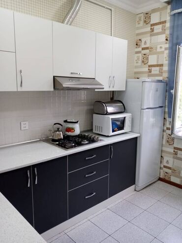 Uzunmüddətli kirayə mənzillər: Elmlər metrosunun çıxışına yaxın,Qələndər klinikası ilə üzbəüz, 5 — 7