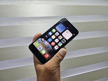 Apple iPhone: IPhone SE, Б/у, 64 ГБ, Белый, Защитное стекло, 76 % — 4