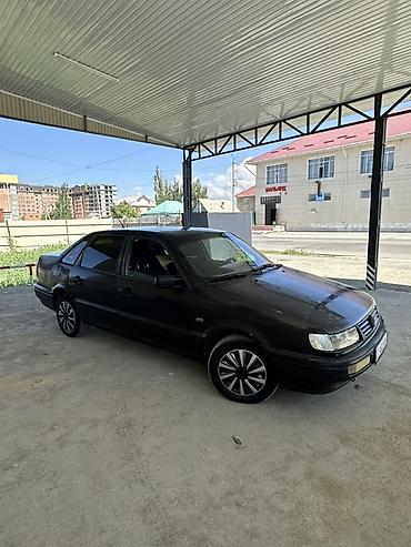 Унаа: Volkswagen Passat: 1994 г., 1.8 л, Кол менен иштөөчү, Бензин, Седан — 2