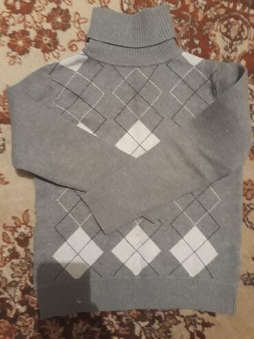 серый мужской свитер: Продаю свитер на 6,7лет. Состояние отличное пекин фабричный одевали