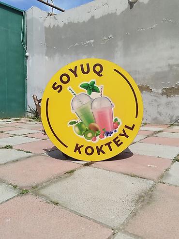 reklam tablosu: Saz vəziyyətdə Südlü kokteyl (Milkshake) reklam tablosu. içərisində — 2