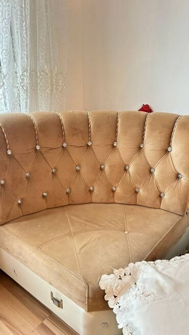 Divan və masa dəstləri: Künc divan, İşlənmiş, Açılmayan, Bazasız, Parça