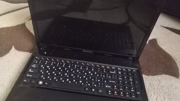 notbuk işlənmiş: Lenovo noutbuk - Brend: Lenovo - Rəng: qara, parlaq üst qapaq -