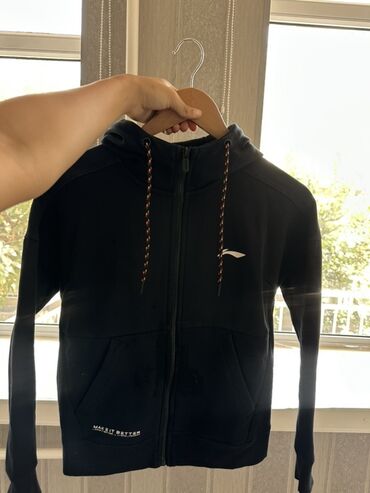 спортивный костюмы: Черное худи на молнии от Li-Ning, выполненное из плотного материала