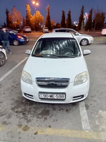 Chevrolet: Chevrolet Aveo LS sedan – ağ rəng, 4 qapı. Əsas xüsusiyyətlər: - — 9
