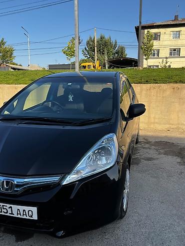 xundai solaris: Honda Fit: 2013 г., 1.3 л, Вариатор, Гибрид, Хэтчбэк — 3