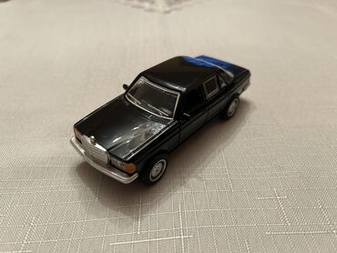 rol oyunu: Super nadir avtomobil modelkası satılır.Mersedenz Benz W126 Retro 560