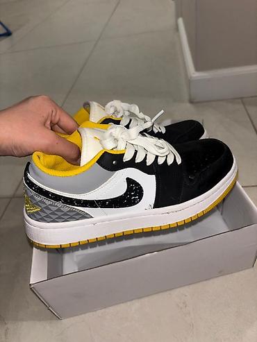 кросовки джорданы: Кроссовки в стиле баскетбольных низких Air Jordan/Nike. - Цветовая — 5