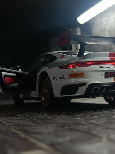 Игрушки: Продаю коллекционную моделку машины Porsche GT3 RSR приехала из