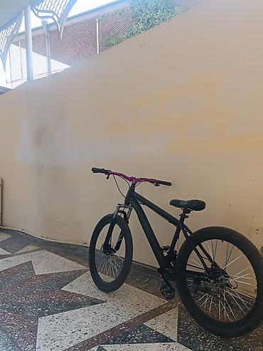 Dağ velosipedi – 26” təkərlər, disk əyləclər, amortizatorlu ön çəngəl