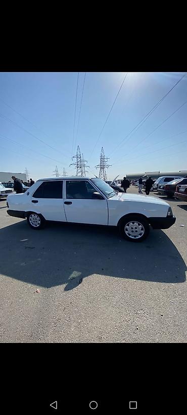 topas: Tofaş Şahin 4 qapılı sedan - Rəng: ağ, qara bamper və moldinqlər - — 3