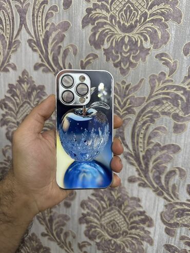 iphone ucuz modeli: IPhone üçün qoruyucu üzlük, üzərində su effekti olan alma təsviri ilə