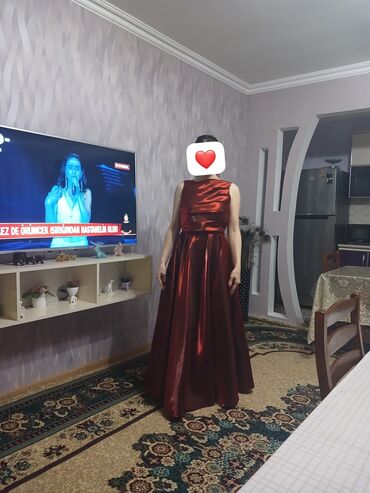 meqa maks: Qırmızı şərab rəngində uzun gecə/libas - Parlaq atlas/saten effektli