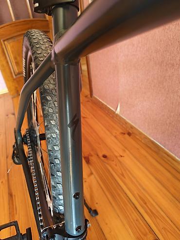 bravoda velosiped: Specialized Rockhopper dağ velosipedi - Çərçivə: Specialized — 3