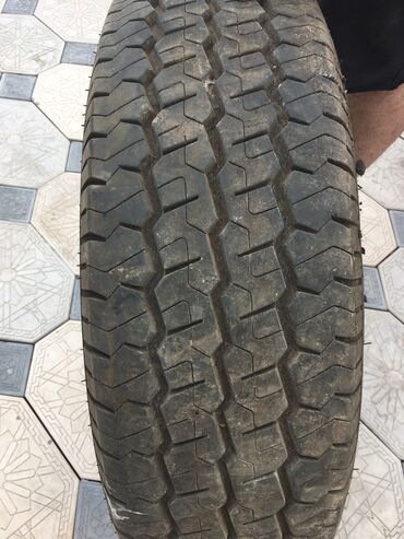 шахта на спринтер: 225/70 R15c Спринтер, состояние как новая, есть Но, боковой порез