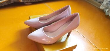 женские коралловые туфли: Qadın ayaqqabıları – 2 cüt, açıq pudra/çəhrayı rəngdə - Model 1