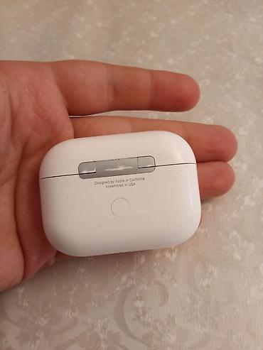 чехол airpods 2: İdeal vəziyyətdədir alandan kaburada işlənilib adaptrı və kaburası — 3