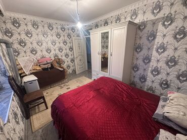 Köhnə tikili: Satılır: Mənzil (şəkillərdə göstərilən) - Plan: 2 otağa çevrilə — 4