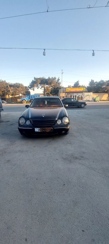 Mercedes-Benz 220: 2.2 l | 2000 il Sedan