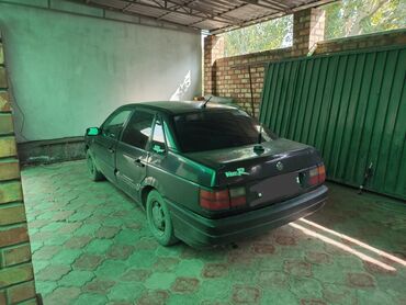 Volkswagen: Volkswagen Passat: 1990 г., Механика, Бензин, Седан