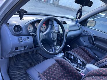 Toyota: Toyota RAV4: 2003 г., 1.8 л, Механика, Бензин, Кроссовер at lalafo.kg — 3 Toyota: Toyota RAV4: 2003 г., 1.8 л, Механика, Бензин, Кроссовер — 3