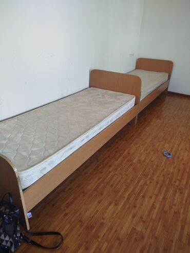 2 кровати: Односпальная кровать, Б/у, С матрасом, длина - 220 см
