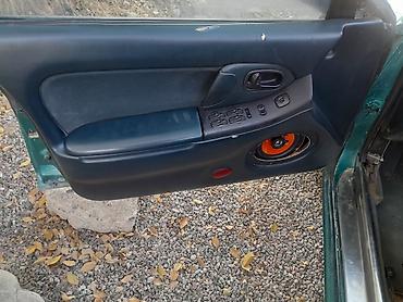 ford transit 2003: Mazda 323: 1995 г., 1.8 л, Механика, Бензин, Хэтчбэк — 6