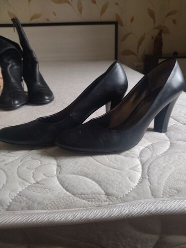 женская обувь 38: Туфли 40, цвет - Черный