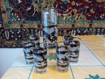 Quruducular: Şüşə qrafin və stəkan dəsti - Dəst: 1 qrafin + 6 hündür stəkan -