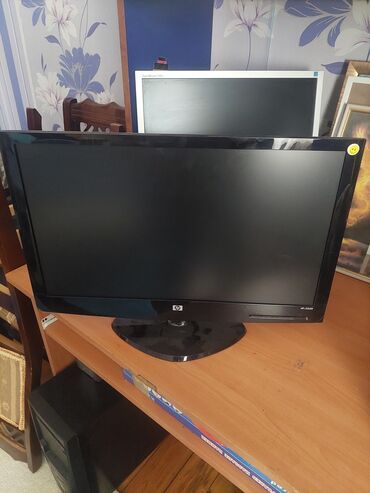 tesla manitor: 2ədəd monitor satılır, HP və Samsung hər biri 50 azn