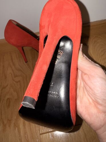 Ostale cipele: Roberto Botticelli Kozne cele original
Nove
39 br /25cm — 10