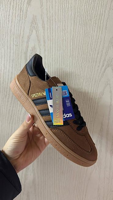 Women's Sneakers and athletic shoes: 36 do 40 za 4500 din
pb — 20