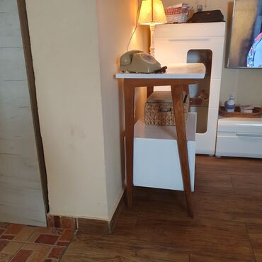 Komode: Komoda/konzola u retro stilu sa dve police i kliznim vratima. - — 6