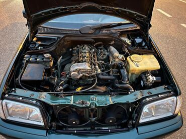 Mercedes-Benz: Salam. Avtomobil şəkildən görsəndiyi kimi ideal vəziyyətdədir.Heç bir — 9