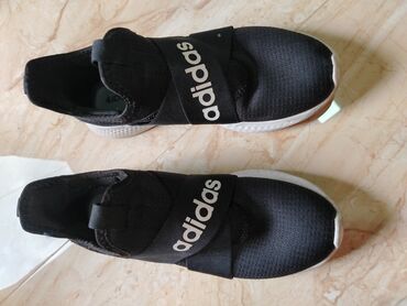 antilop čizme na petu: Adidas, 39, bоја - Crna