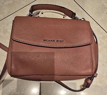 Torbe: MICHAEL KORS mala torba preko ramena, a moze se nositi i u ruci. Neka — 13