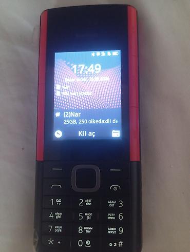 redmi 12 128: Sadə düyməli mobil telefon korpusunun icinde simsiz zavod qulaqclqlarl — 1