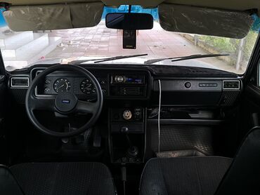 VAZ (LADA): VAZ 2107, mavi rəngli sedan Xüsusiyyətlər: - Kuzov: sedan, klassik — 13