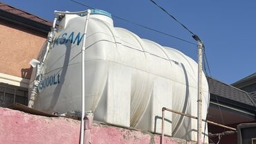 Divar kağızları: Tecili satilir. Hec bir problemi yoxdu. Su Çəni – 3000 litr, plastik