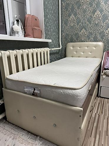 bunk bed: Односпальная кровать с матрасом и выдвижными ящиками. - Размер — 1