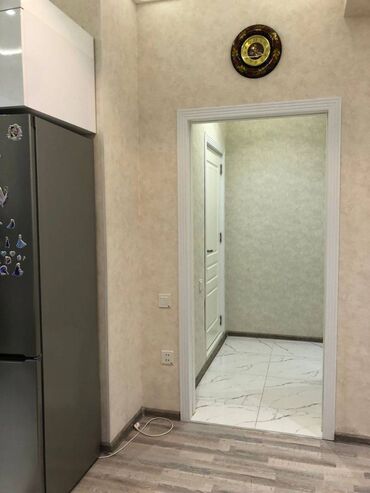 Uzunmüddətli kirayə mənzillər: 28 may metrosunun yaxınlığında 2-ci çixişinda 16 mertebeli binanın — 13