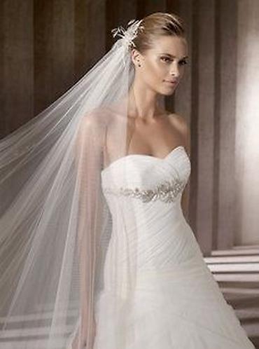 Свадебные платья и аксессуары: Свадебное платье, Pronovias, S, Дизайнерское, V-образный вырез декольте, С корсетом, А-силуэт, Испания, Камни Swarovski, Кружево, Б/у — 4